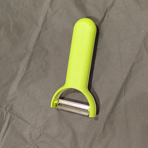 IKEA Apple Slicer + Peeler + Pizza Cutter - Picture 2 of 6